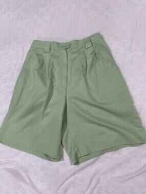 Vintage Tail Pastel Green High Waisted Pleated 80s/90s Shorts